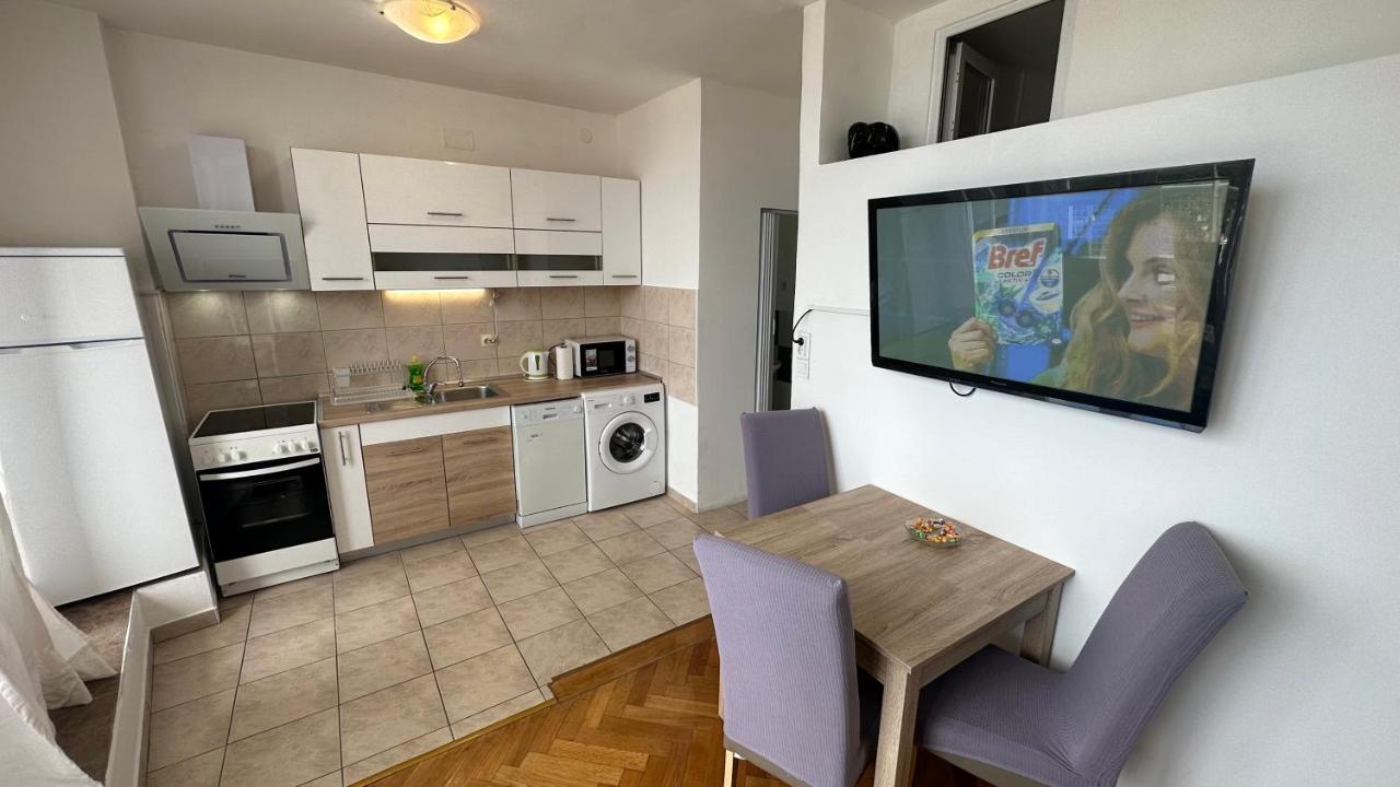 Split Apartments Trpimira Street מראה חיצוני תמונה