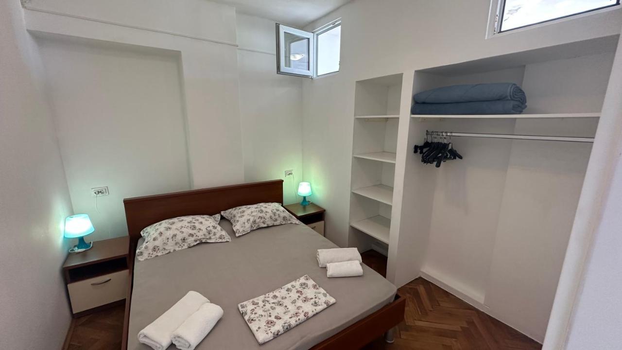 Split Apartments Trpimira Street מראה חיצוני תמונה
